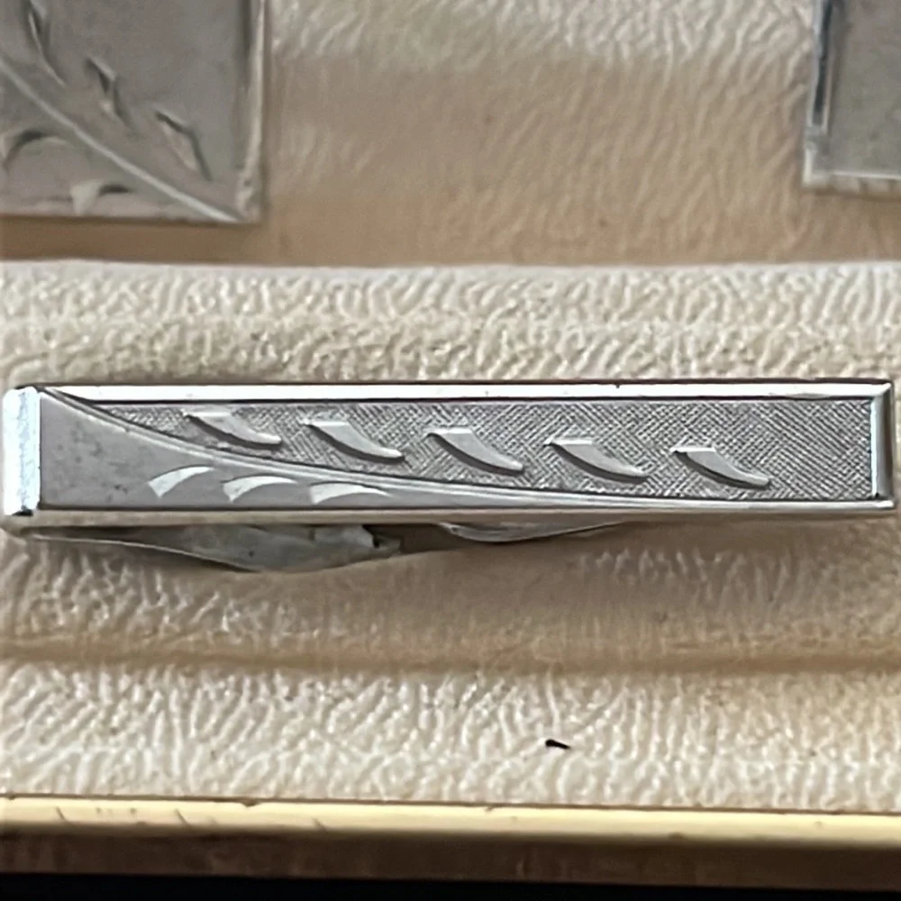 SWANK brushed silver cuff links and tie bar set in original box